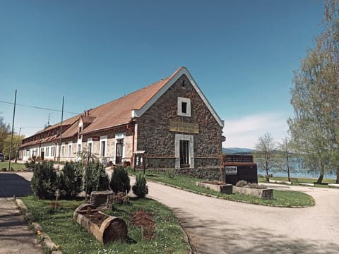 Property building, Restaurant/places to eat
