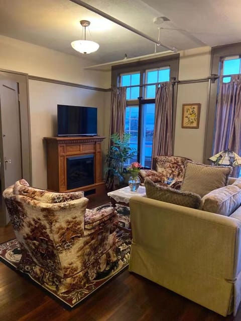 Communal lounge/ TV room, Living room