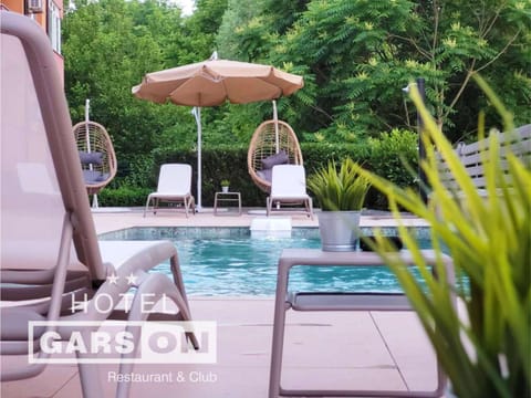 Patio, Day, Garden, Garden view, Pool view, Swimming pool, sunbed