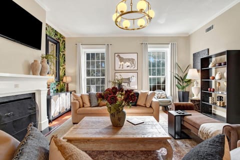 Oglethorpe Manor Main House House in Savannah