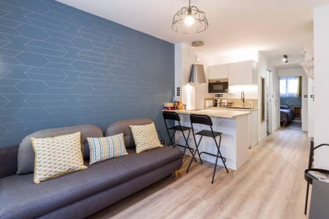 Kitchen or kitchenette, Living room