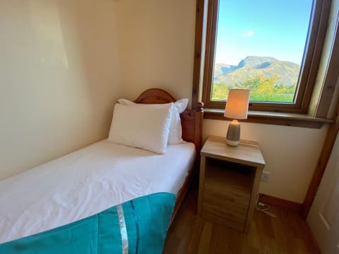 Bed, Bedroom, Mountain view