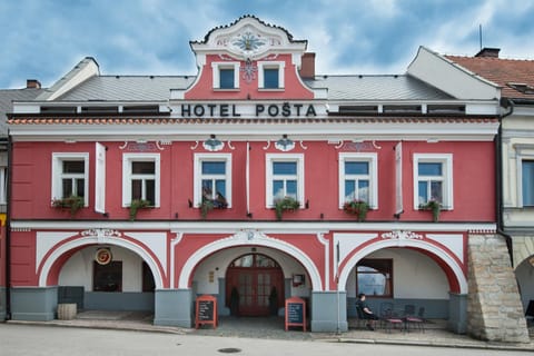 Facade/entrance