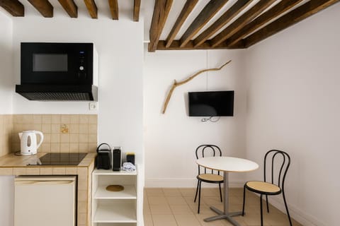 TV and multimedia, Coffee/tea facilities, Kitchen or kitchenette, Dining area