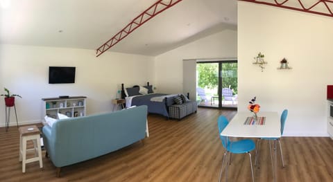 Patio, Day, Garden, TV and multimedia, Balcony/Terrace, Kitchen or kitchenette, Living room, Photo of the whole room, Dining area