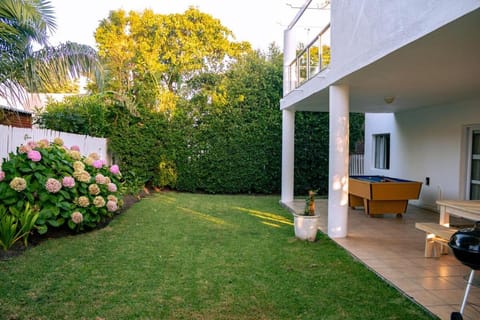 Property building, Day, Garden, Garden view