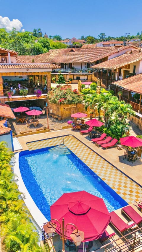 Property building, Day, Garden, Pool view, Swimming pool
