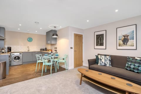 Coffee/tea facilities, Kitchen or kitchenette, Living room, Seating area, Dining area, dishwasher, minibar, pet friendly, stove, toaster, washing machine