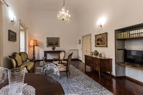 TV and multimedia, Living room, Photo of the whole room, Dining area