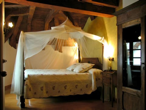 Bed, Photo of the whole room