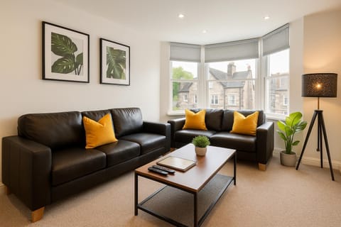 8 Person, 4 Bedroom Light, Warm & Modern Apartment Apartment in Cardiff