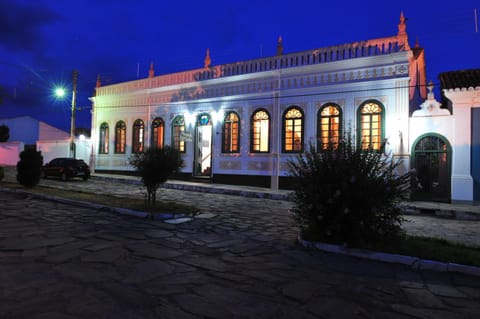 Property building, Restaurant/places to eat, Facade/entrance, Night