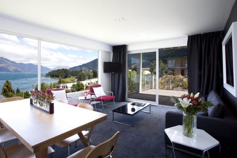 Living room, Dining area