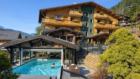 Property building, Day, Pool view, Swimming pool