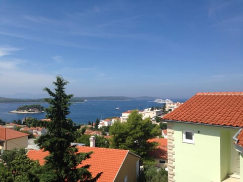 Apartments Jakic 1 Bed and Breakfast in Hvar