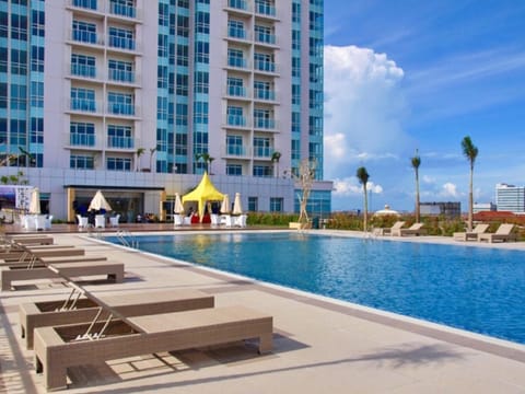 Property building, Balcony/Terrace, Swimming pool, Swimming pool