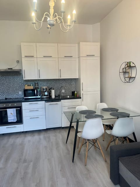 Kitchen or kitchenette, Living room, kitchen
