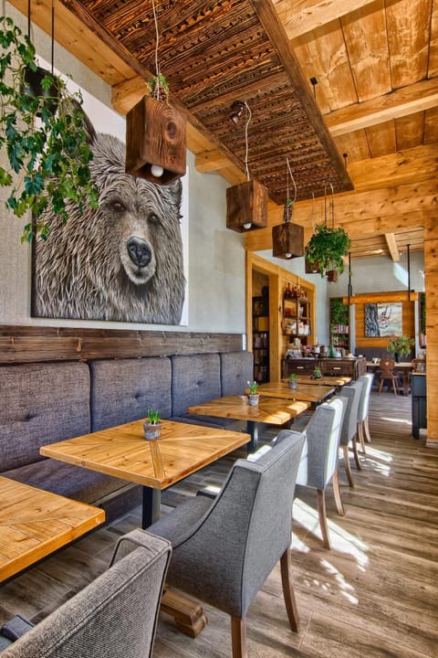 Restaurant/places to eat, Restaurant/places to eat, Other, Guests, Breakfast