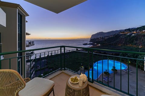 View (from property/room), Balcony/Terrace, Bedroom, Landmark view, Sea view