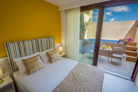 Bed, Balcony/Terrace, Bedroom