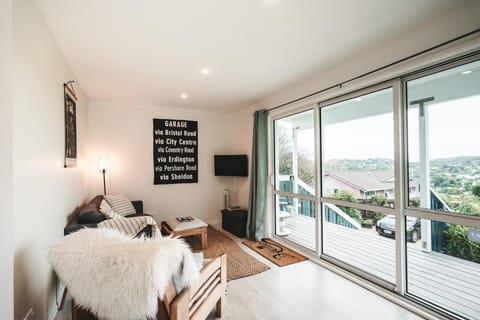 TV and multimedia, Balcony/Terrace, Living room, Seating area, Evening entertainment
