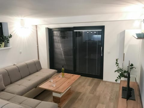 TV and multimedia, Living room, Seating area, Garden view, Mountain view