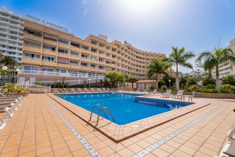 Property building, Day, Pool view, Swimming pool, sunbed