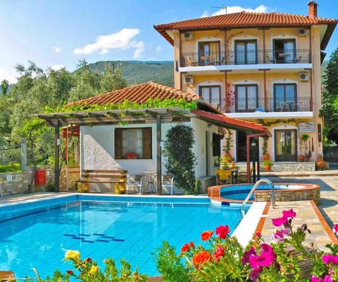 Property building, Swimming pool, Swimming pool
