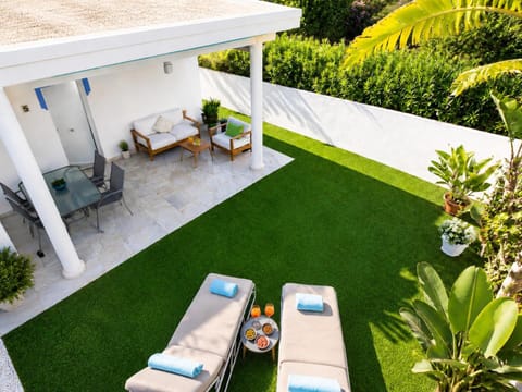 Property building, Spring, Off site, Day, Winter, Summer, Solarium, Autumn, On site, Location, sunbed