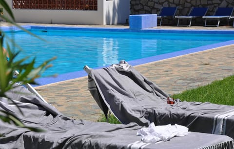 Day, People, Pool view, Swimming pool, sunbed