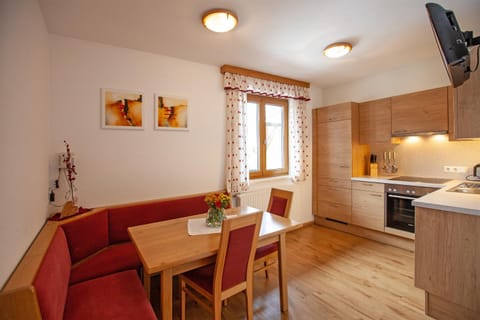 Kitchen or kitchenette, Other, Decorative detail, Dining area