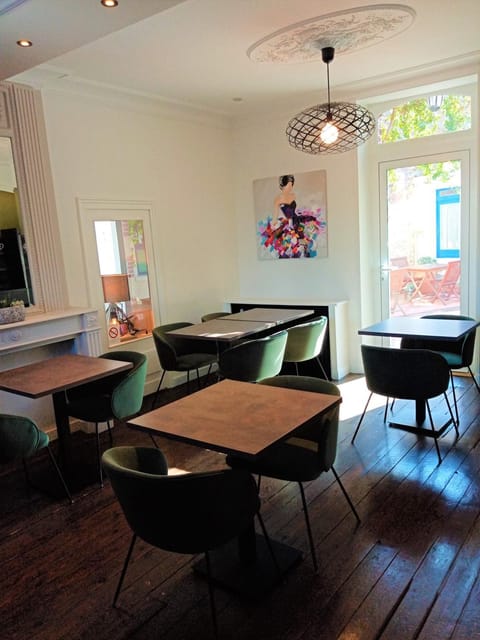 Seating area, Dining area