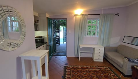 Kitchen or kitchenette, Bedroom