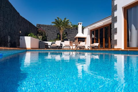 Swimming pool, sunbed