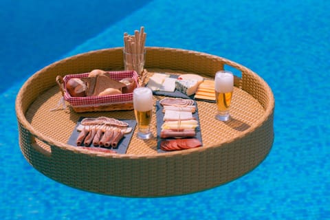 Food and drinks, Food, Swimming pool