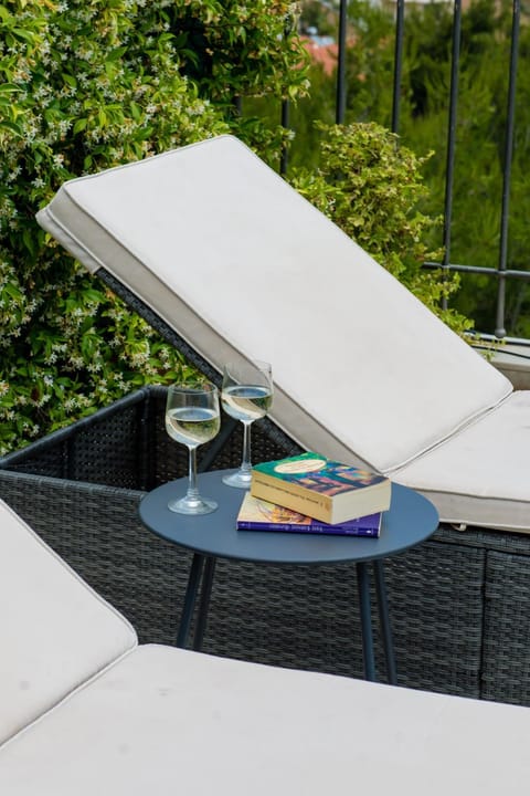 Patio, Swimming pool, Drinks, Alcoholic drinks