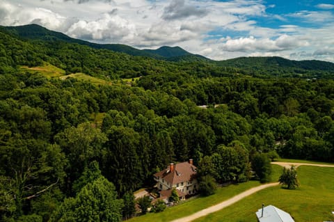 Engadine Inn and Cabins Cabin in Upper Hominy