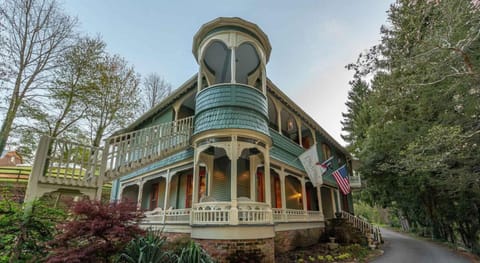 Property building, Spring, Day, Garden, Garden view