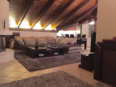TV and multimedia, Living room, Seating area