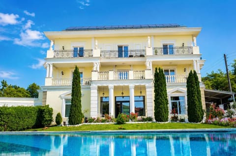 Property building, Garden, Garden view, Pool view, Swimming pool