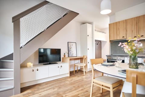 TV and multimedia, Living room, Dining area
