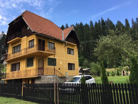 Facade/entrance, Garden view, Mountain view