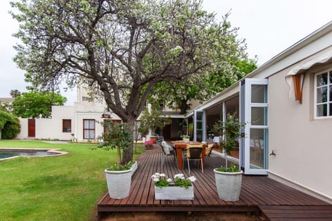 Property building, Patio, Patio, Spring, Day, Garden, Balcony/Terrace, On site, Garden view, Swimming pool