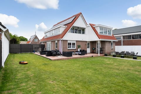 Property building, Day, Garden, Garden view