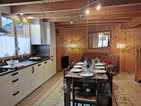 Demi-Chalet l'Ancolie -- Prox pistes Apartment in Arâches-la-Frasse