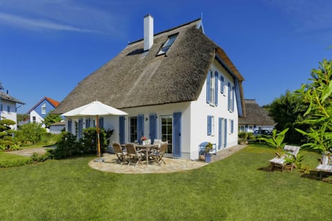 Property building, Garden, Garden, Garden view