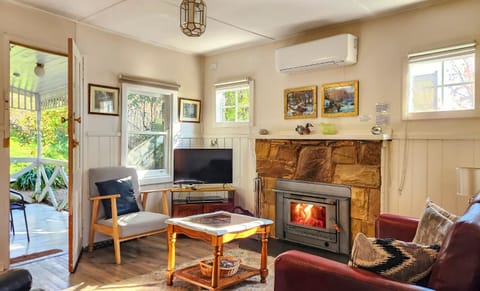 TV and multimedia, Living room, Seating area, Pets, Pets, pet friendly, pet friendly