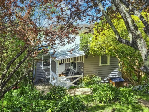 Patio, Facade/entrance, Garden, Pets, Garden view, pet friendly