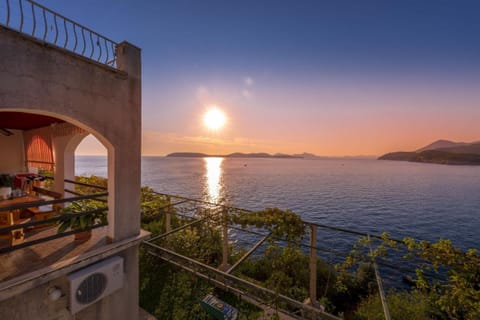 Facade/entrance, Sea view