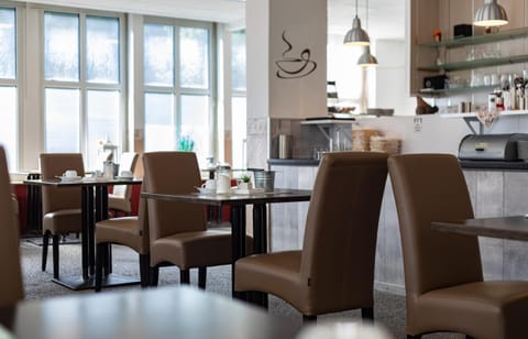 Seating area, Buffet breakfast
